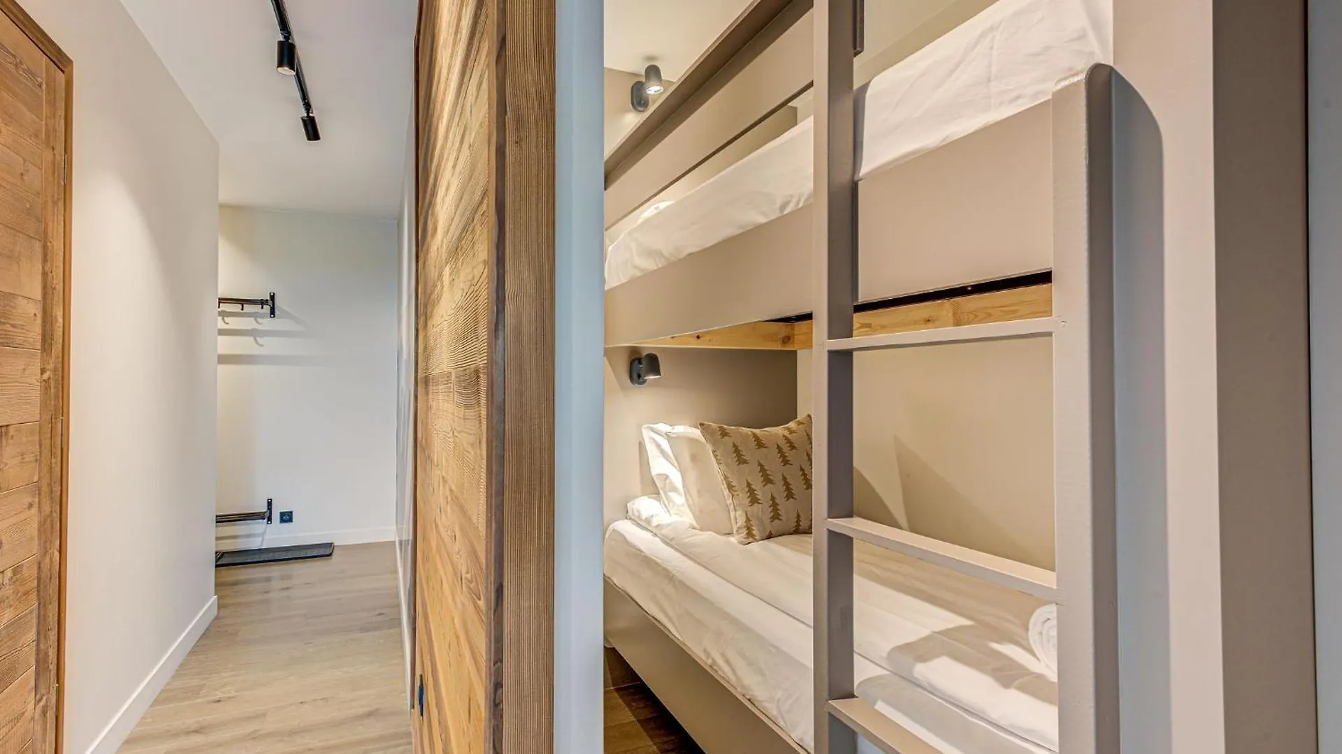 White Pearl A15 - Alpes Travel - Central Chamonix - Sleeps 4