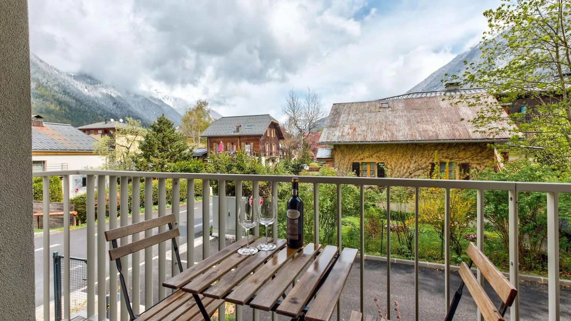 White Pearl A15 - Alpes Travel - Central Chamonix - Sleeps 4