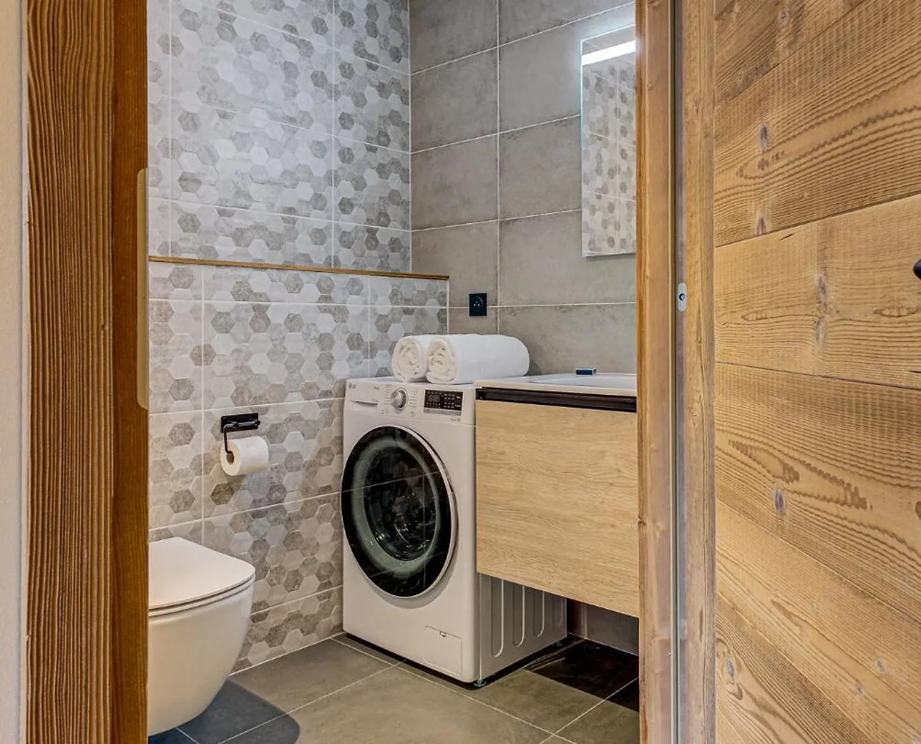 White Pearl A15 - Alpes Travel - Central Chamonix - Sleeps 4 Apartment