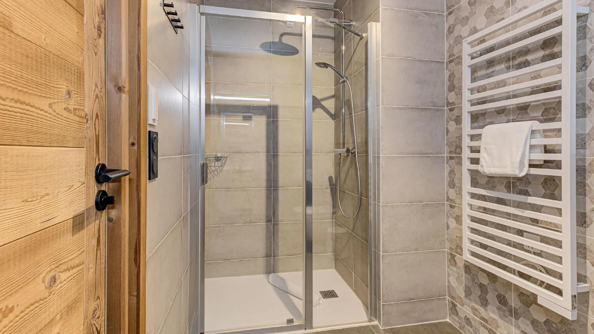 White Pearl A15 - Alpes Travel - Central Chamonix - Sleeps 4 0*,