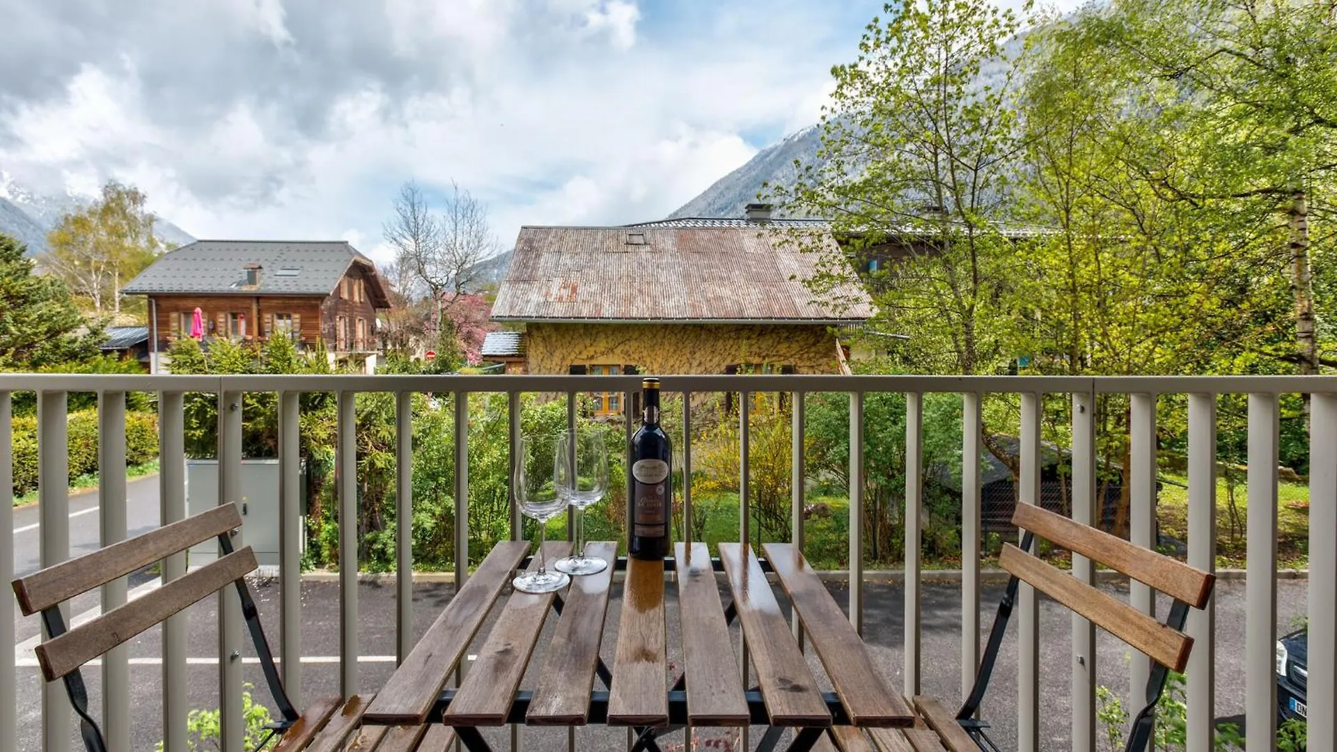 White Pearl A15 - Alpes Travel - Central Chamonix - Sleeps 4